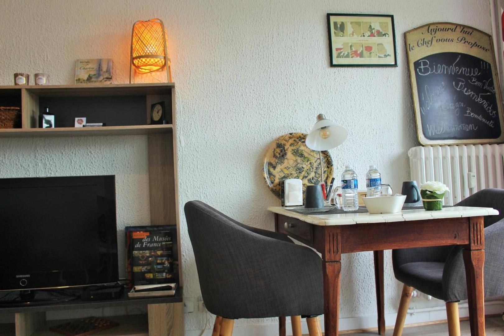 Le Clos Pichot - Studio Avec Balcon, Parking Prive - 5Mn Gare Chartres Eksteriør bilde
