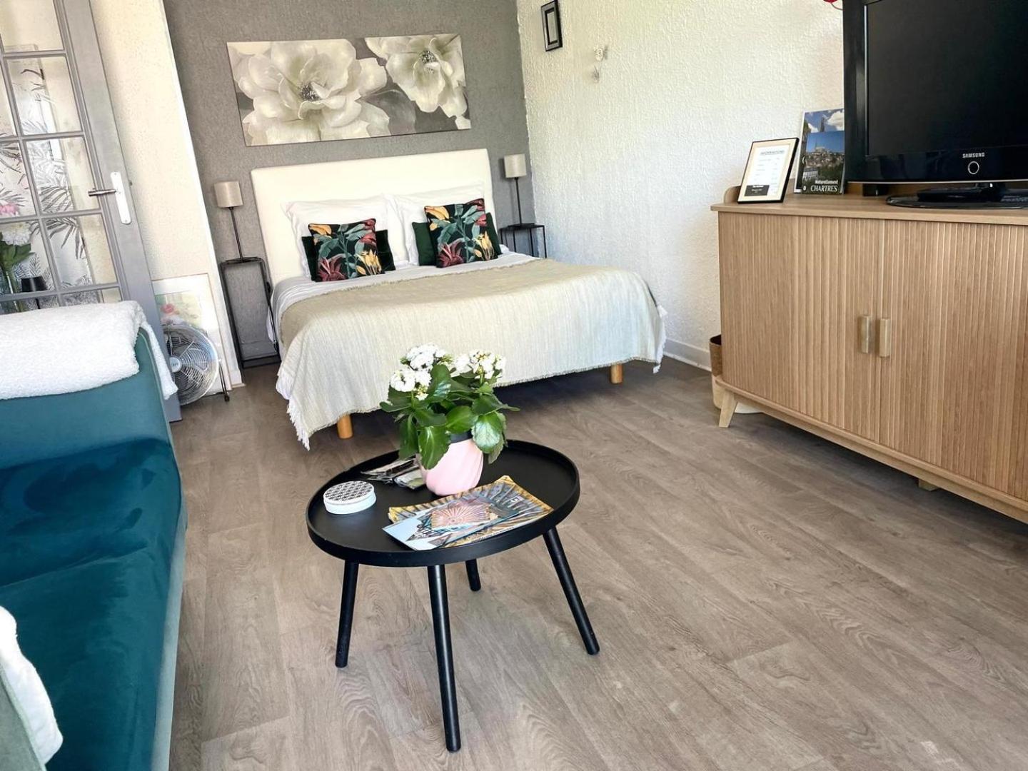 Le Clos Pichot - Studio Avec Balcon, Parking Prive - 5Mn Gare Chartres Eksteriør bilde
